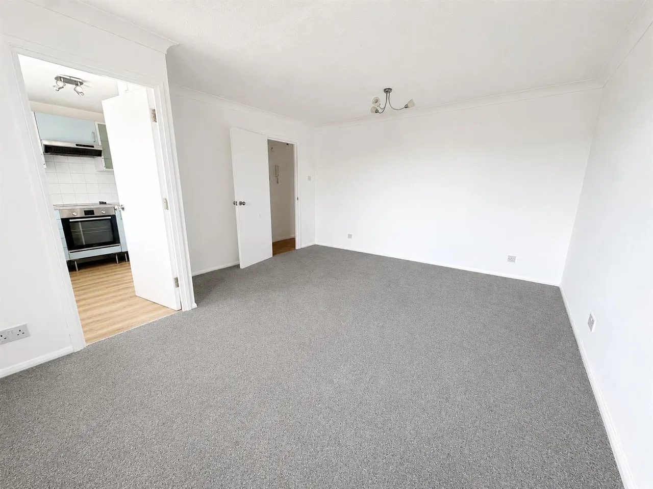 Balcombe Road, Peacehaven, photo 7