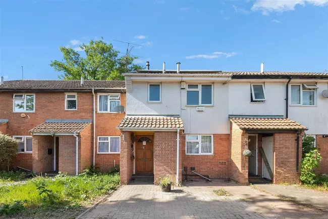 2 bed property for sale — Brambles Farm Drive, Hillingdon