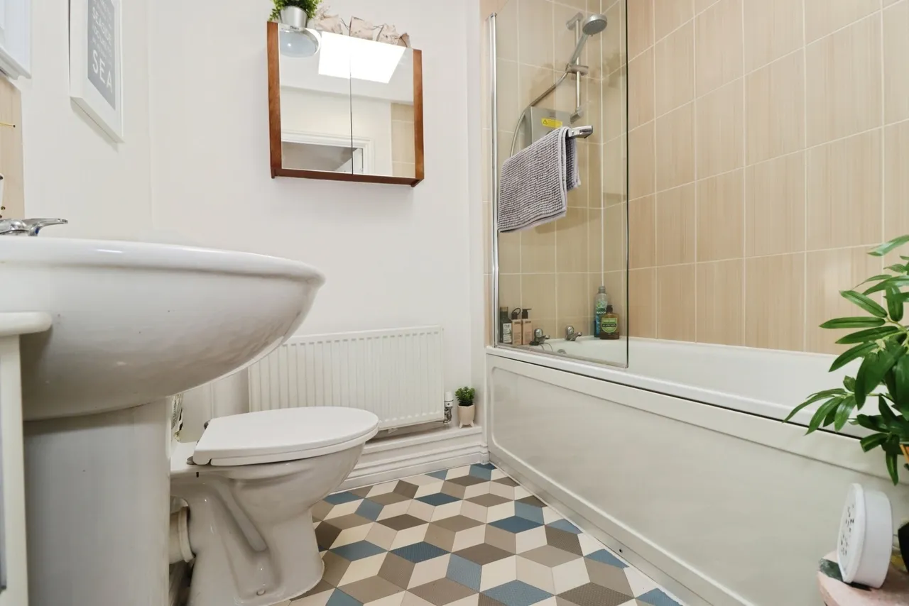 Lawn Close, Bristol, Gloucestershire, BS16, photo 5