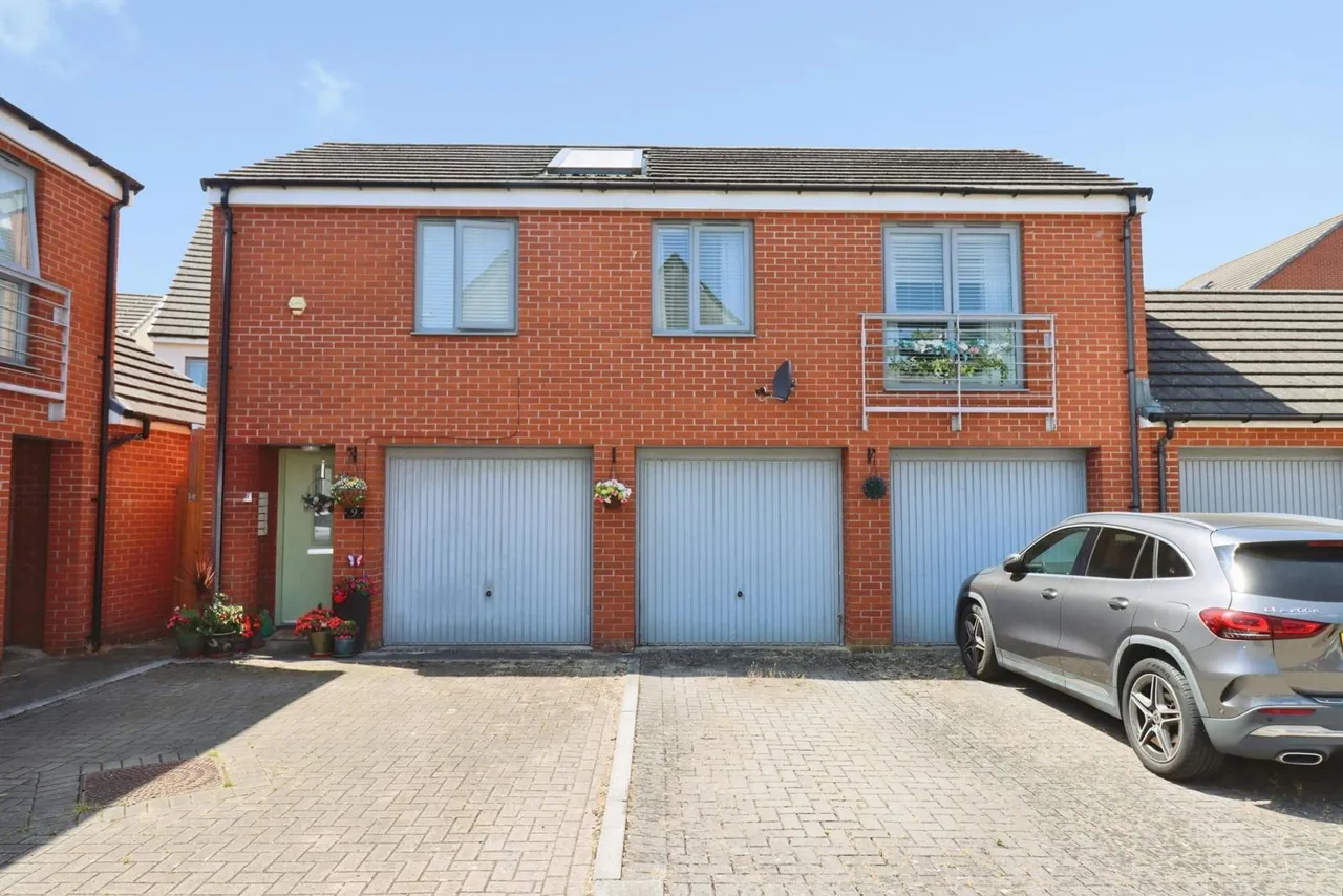 2 bed house for sale — Lawn Close, Bristol, Gloucestershire, BS16