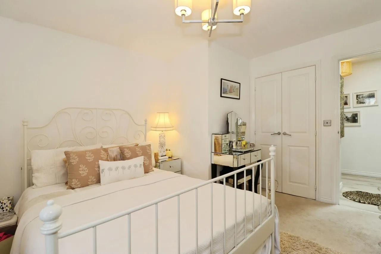 Lawn Close, Bristol, Gloucestershire, BS16, photo 8