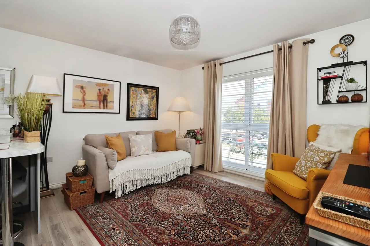 Lawn Close, Bristol, Gloucestershire, BS16, photo 11