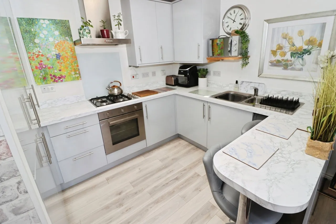 Lawn Close, Bristol, Gloucestershire, BS16, photo 3
