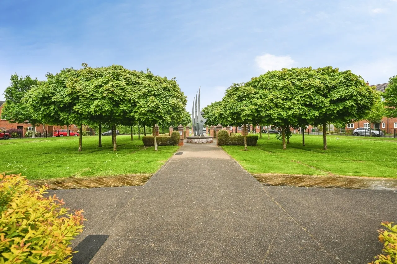 Butts Green, Westbrook, Warrington, Cheshire, WA5, photo 23