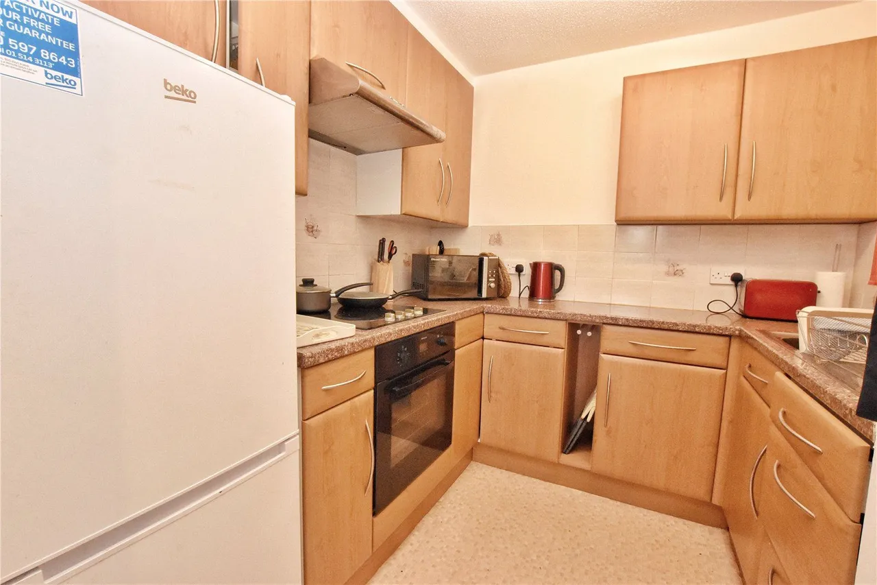Lowry Court, Hyde, SK14, photo 6