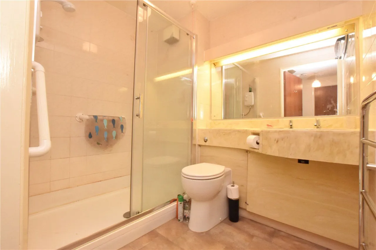 Lowry Court, Hyde, SK14, photo 11