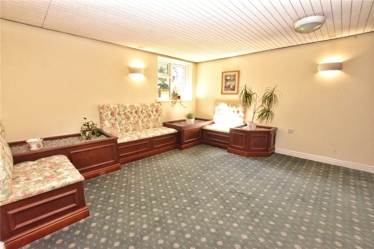 Lowry Court, Hyde, SK14, photo 12