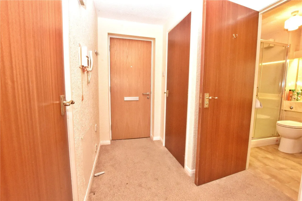 Lowry Court, Hyde, SK14, photo 8