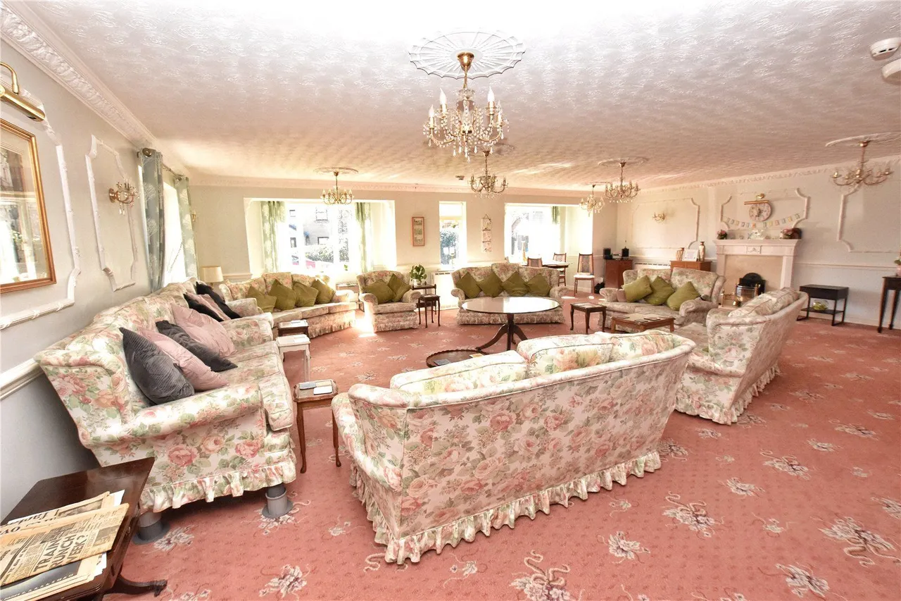 Lowry Court, Hyde, SK14, photo 13