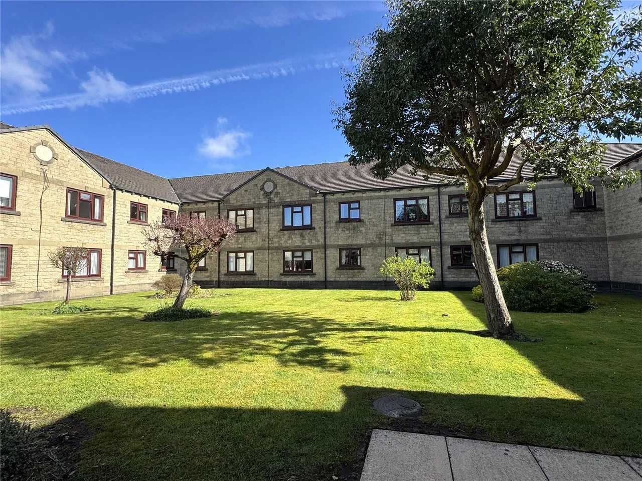 Lowry Court, Hyde, SK14, photo 15