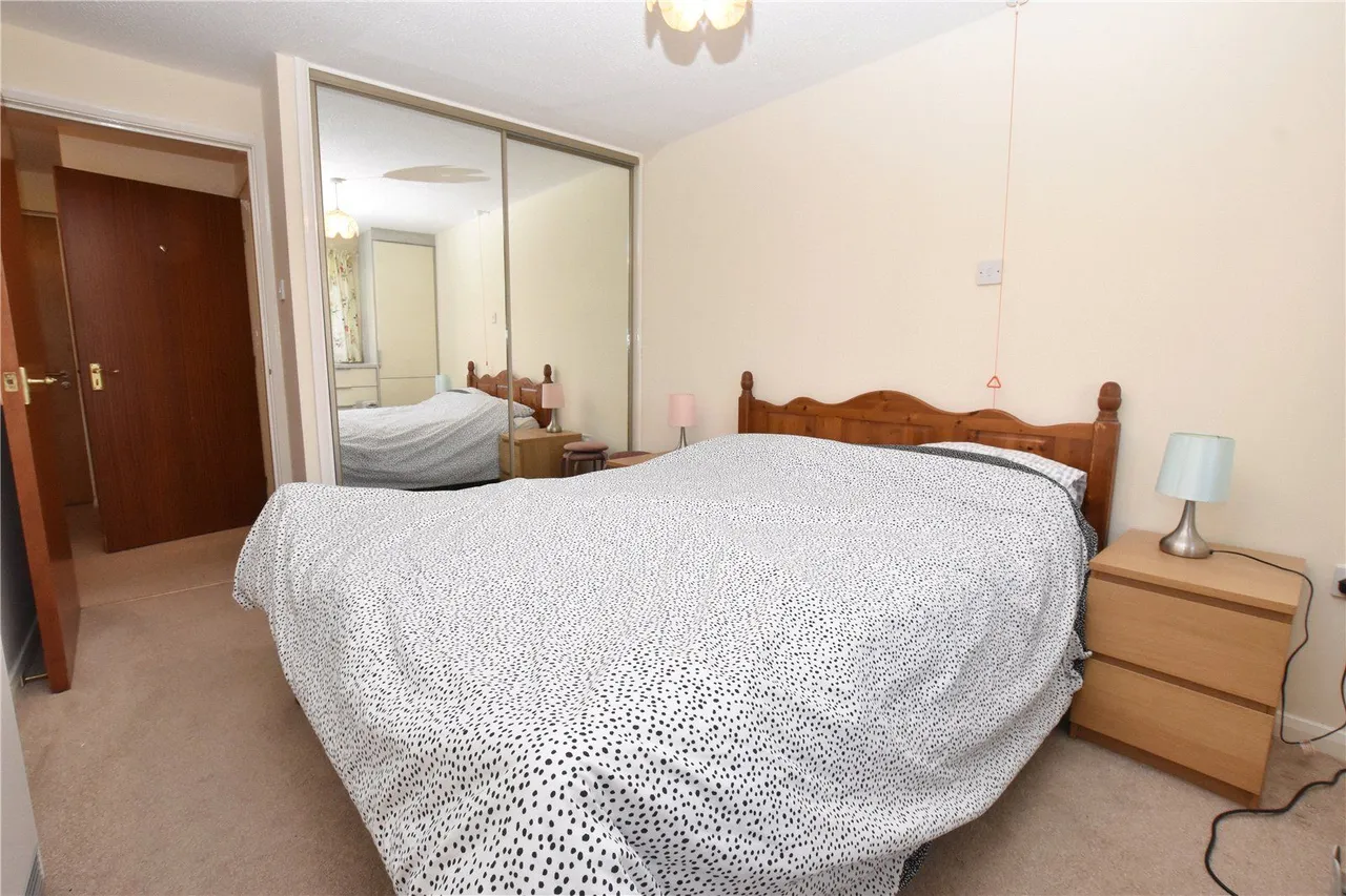 Lowry Court, Hyde, SK14, photo 10