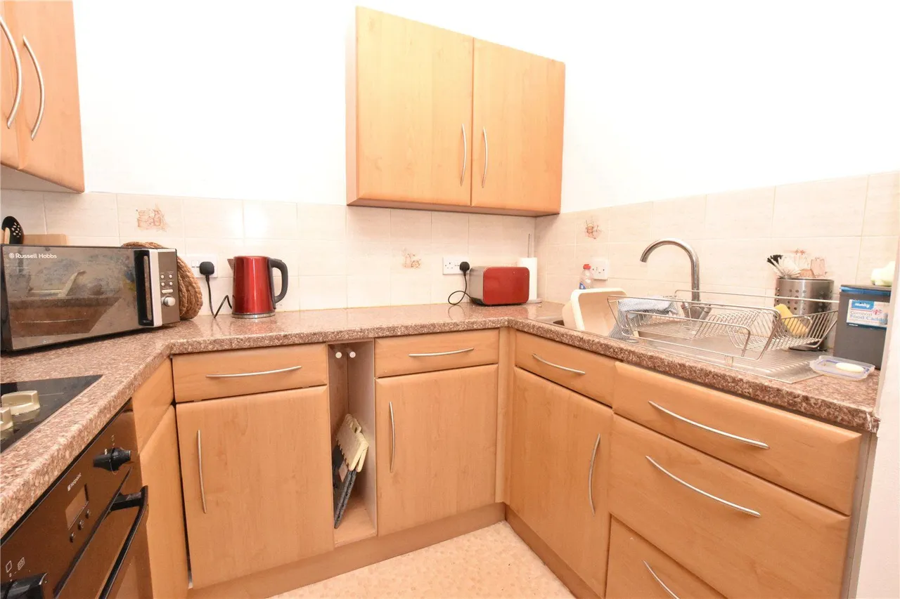 Lowry Court, Hyde, SK14, photo 5