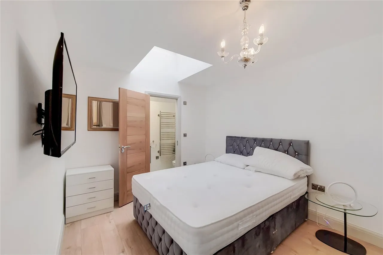 Upper Richmond Road, London, SW15, photo 10