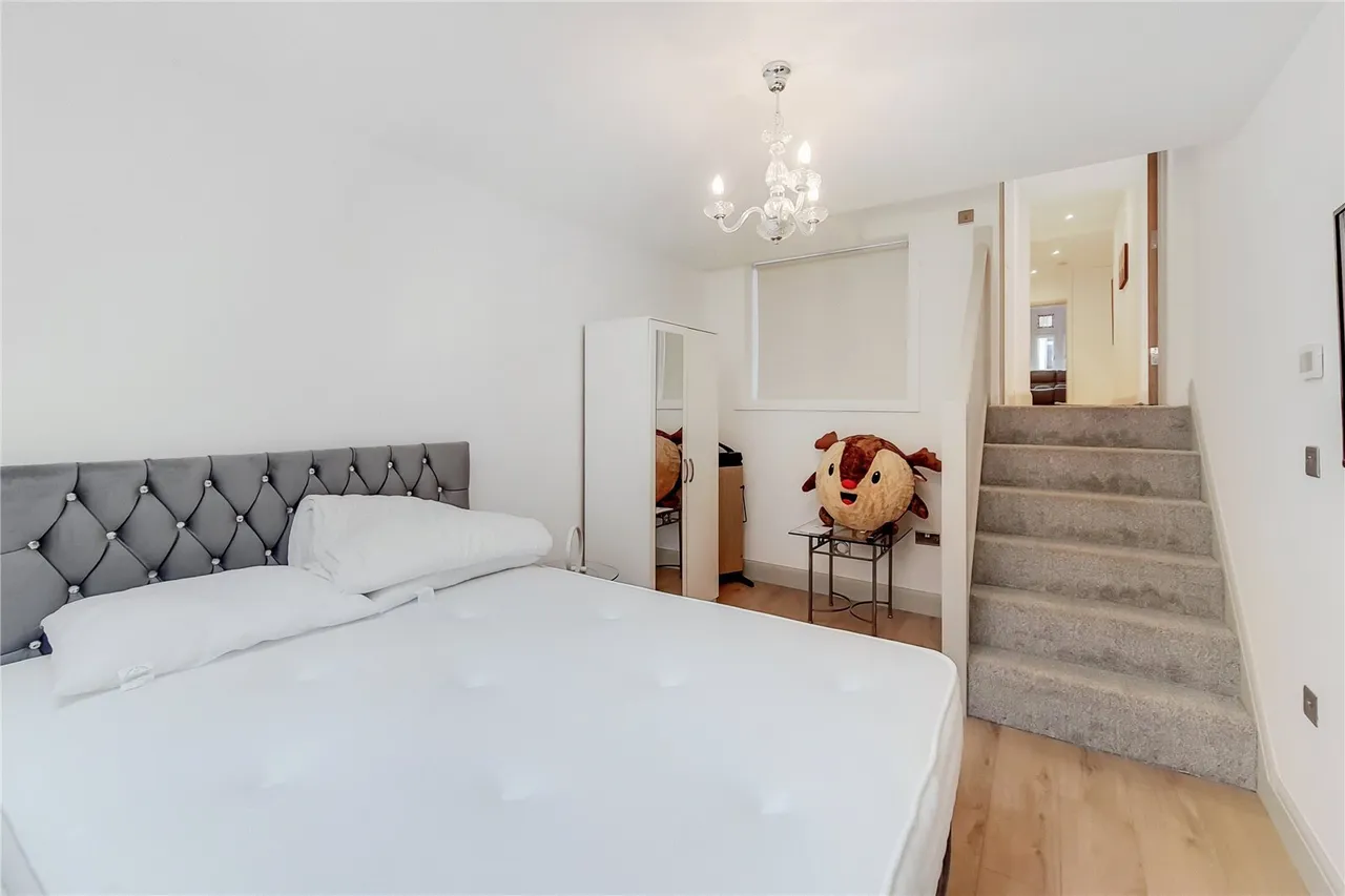 Upper Richmond Road, London, SW15, photo 4