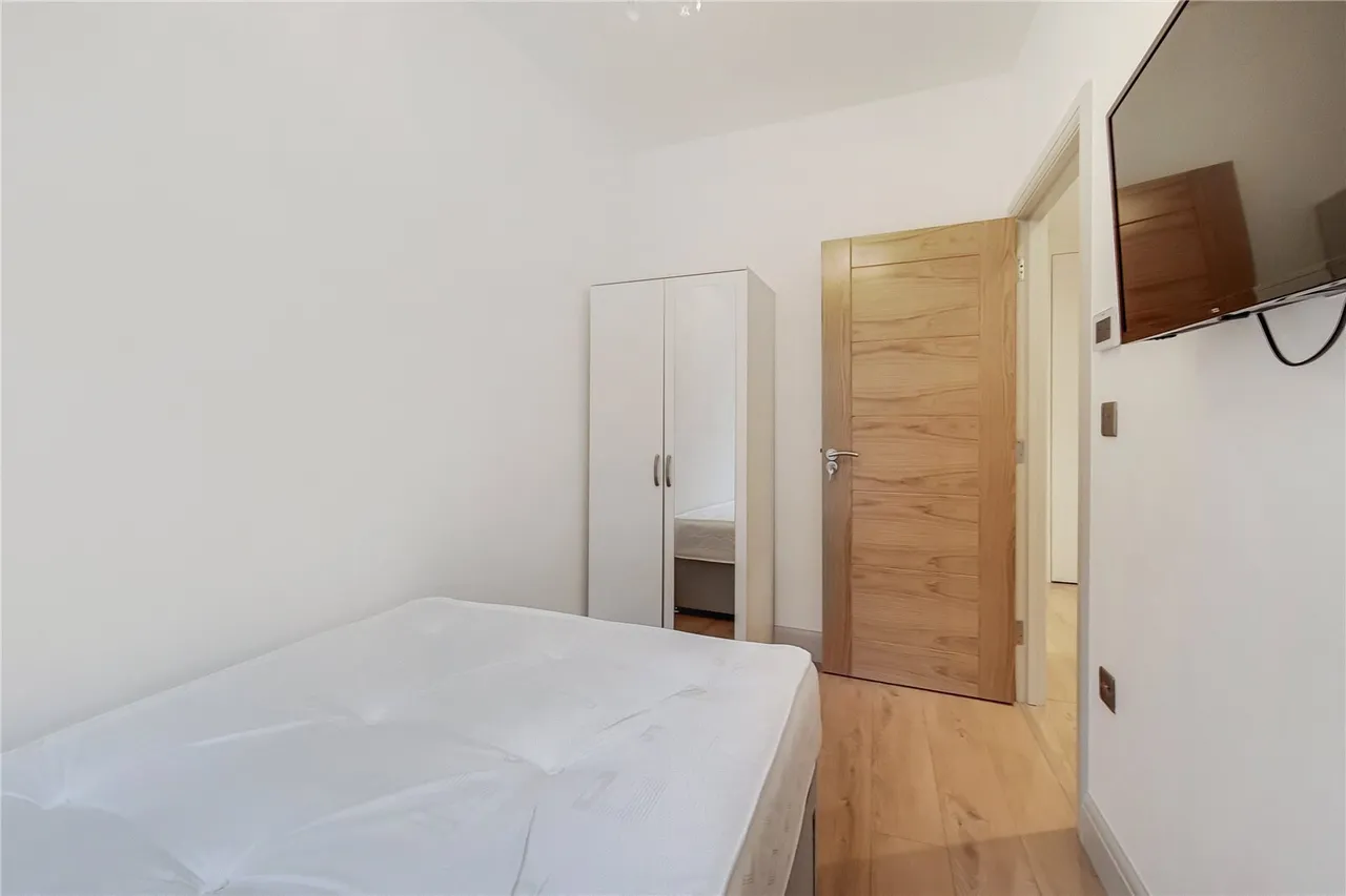 Upper Richmond Road, London, SW15, photo 5