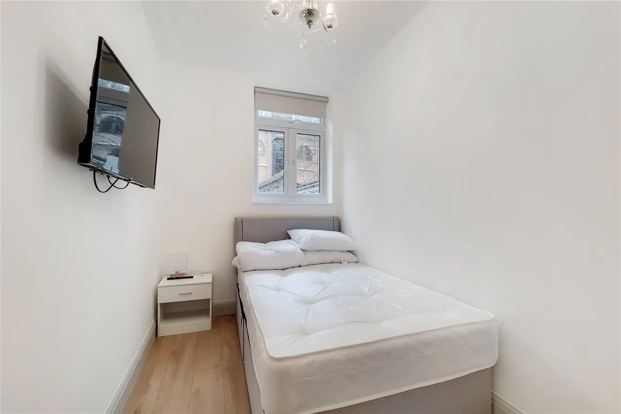 Upper Richmond Road, London, SW15, photo 9