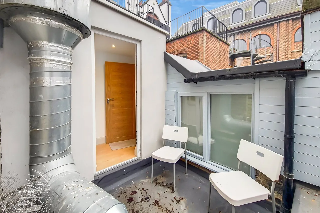 Upper Richmond Road, London, SW15, photo 11
