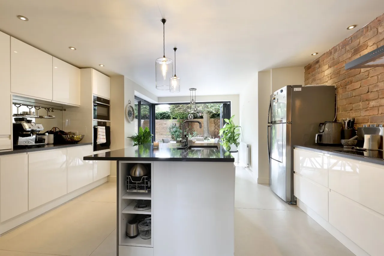 Crossways, Beaconsfield, HP9, photo 3
