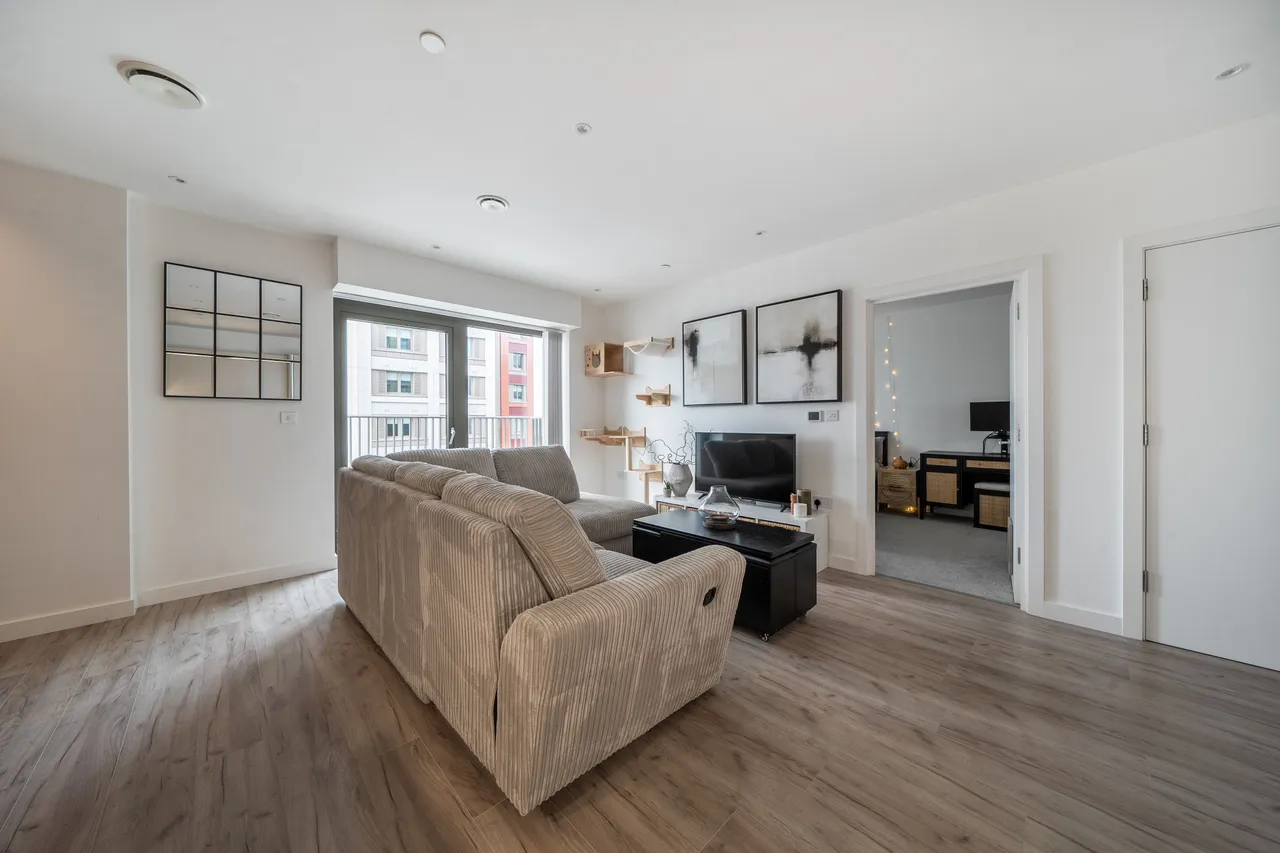 1204 Thetford Court, 144 Wales Farm Road, Acton, photo 6