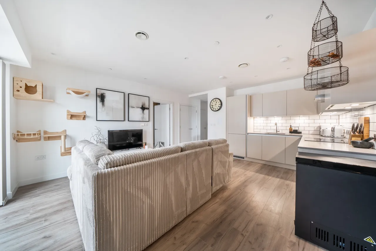 1204 Thetford Court, 144 Wales Farm Road, Acton, photo 12