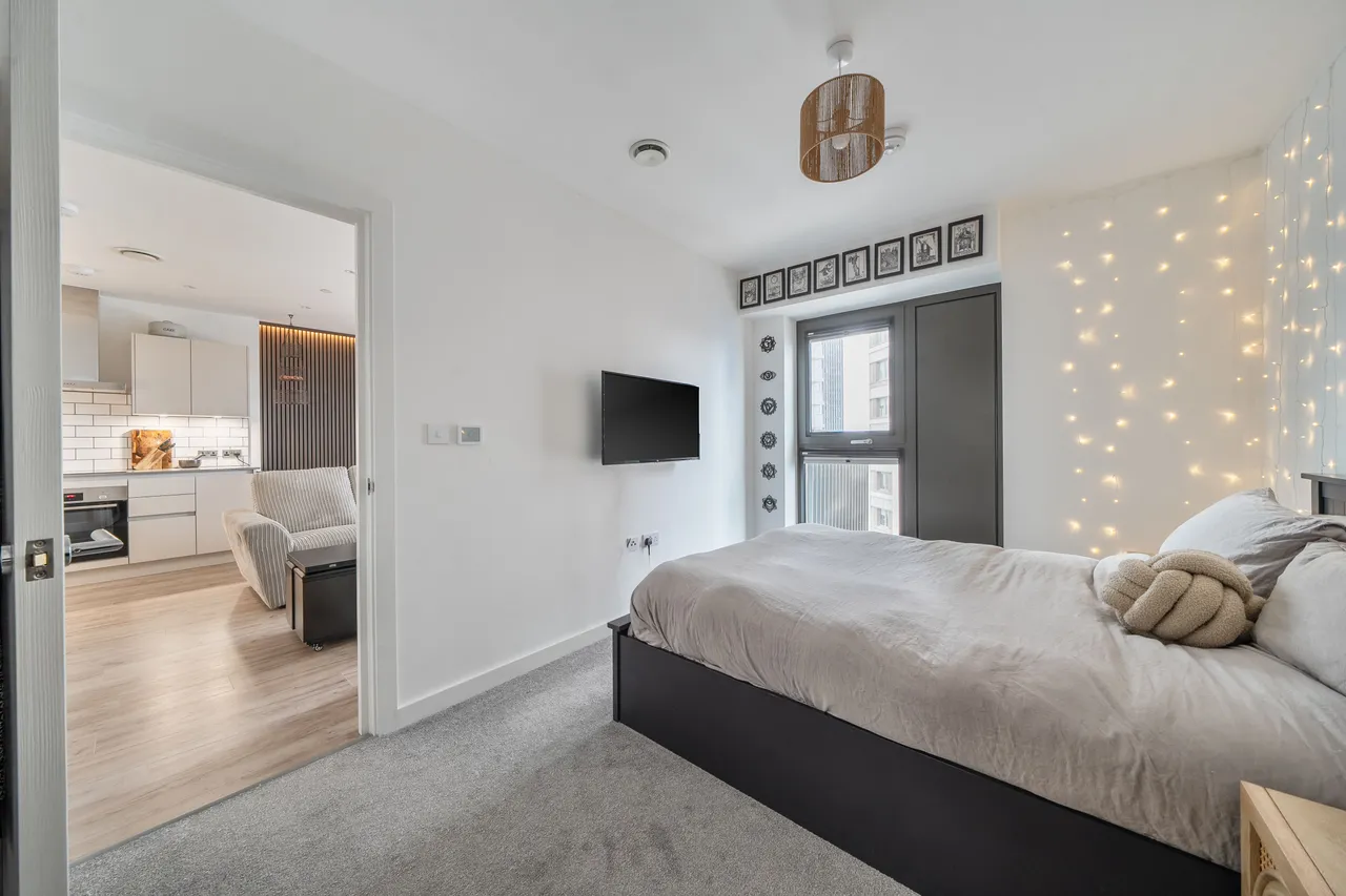 1204 Thetford Court, 144 Wales Farm Road, Acton, photo 3
