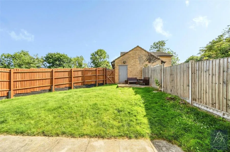 Cartwright Crescent, Brackley, NN13, photo 15
