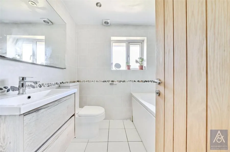 Cartwright Crescent, Brackley, NN13, photo 12