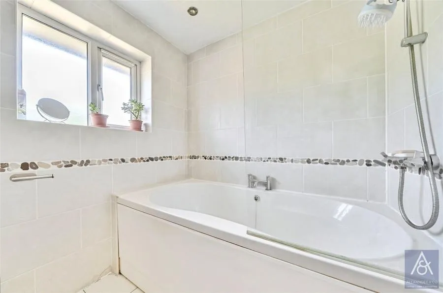 Cartwright Crescent, Brackley, NN13, photo 11