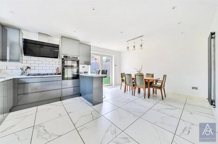 Cartwright Crescent, Brackley, NN13, photo 3