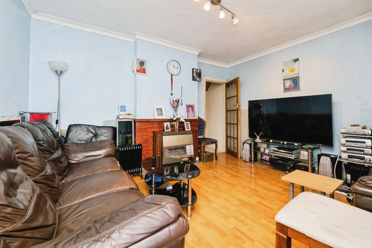 Oval Road North, Dagenham, RM10, photo 2
