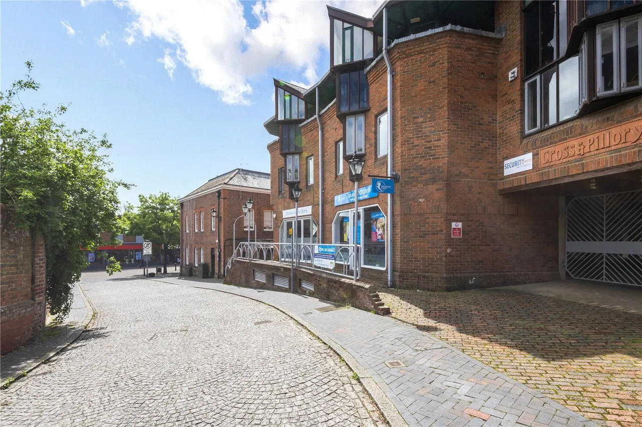 Cross & Pillory Lane, Alton, GU34, photo 5