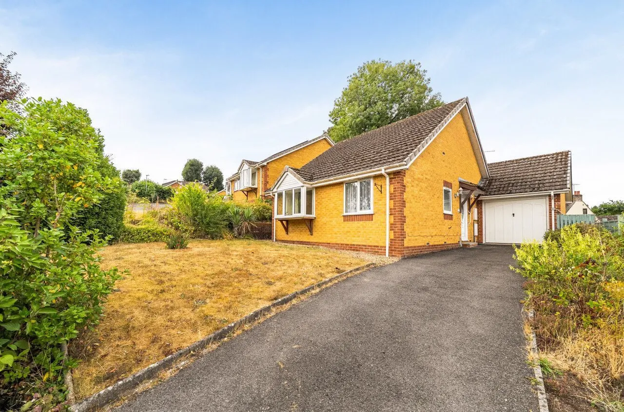 2 bed house for sale, The Homelands, Warminster, BA12
