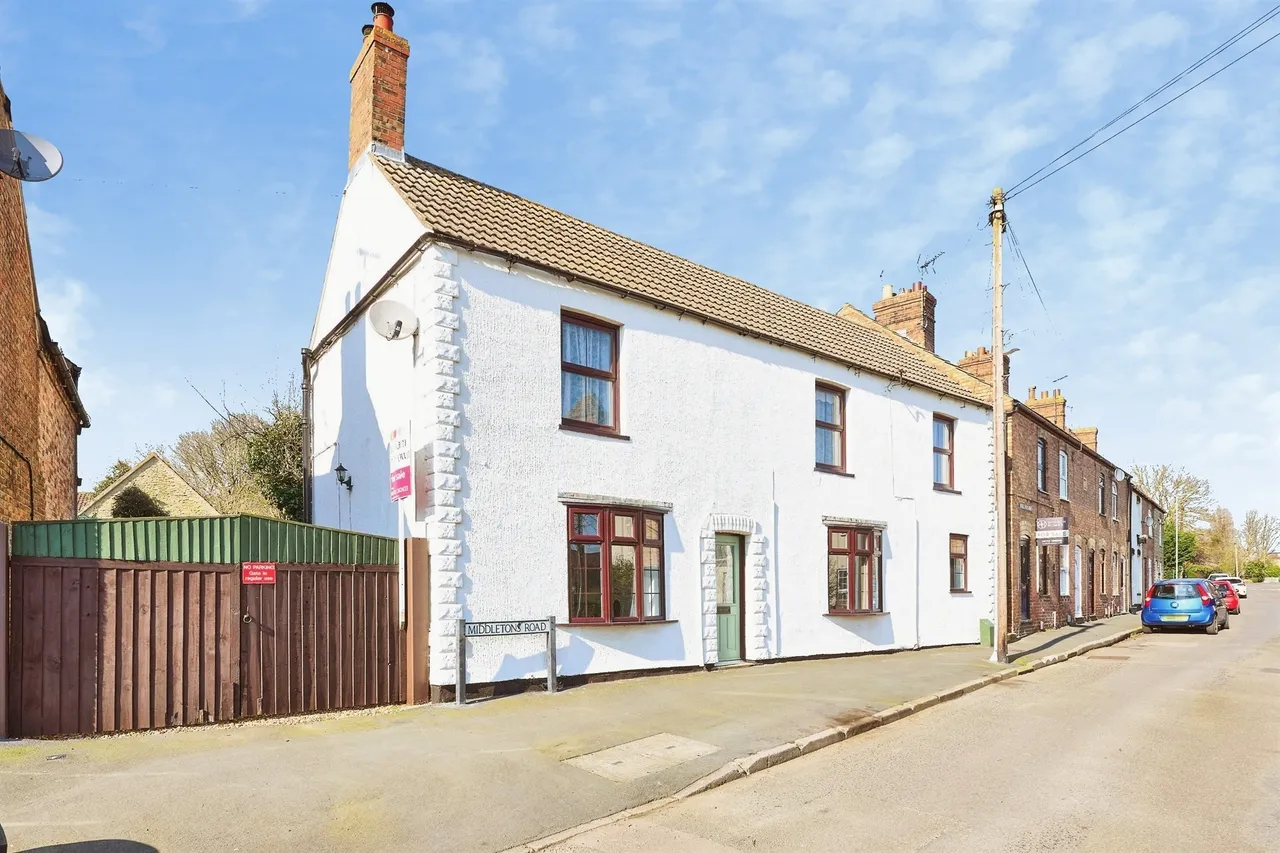 3 bed house for sale — Middletons Road, Yaxley, Peterborough