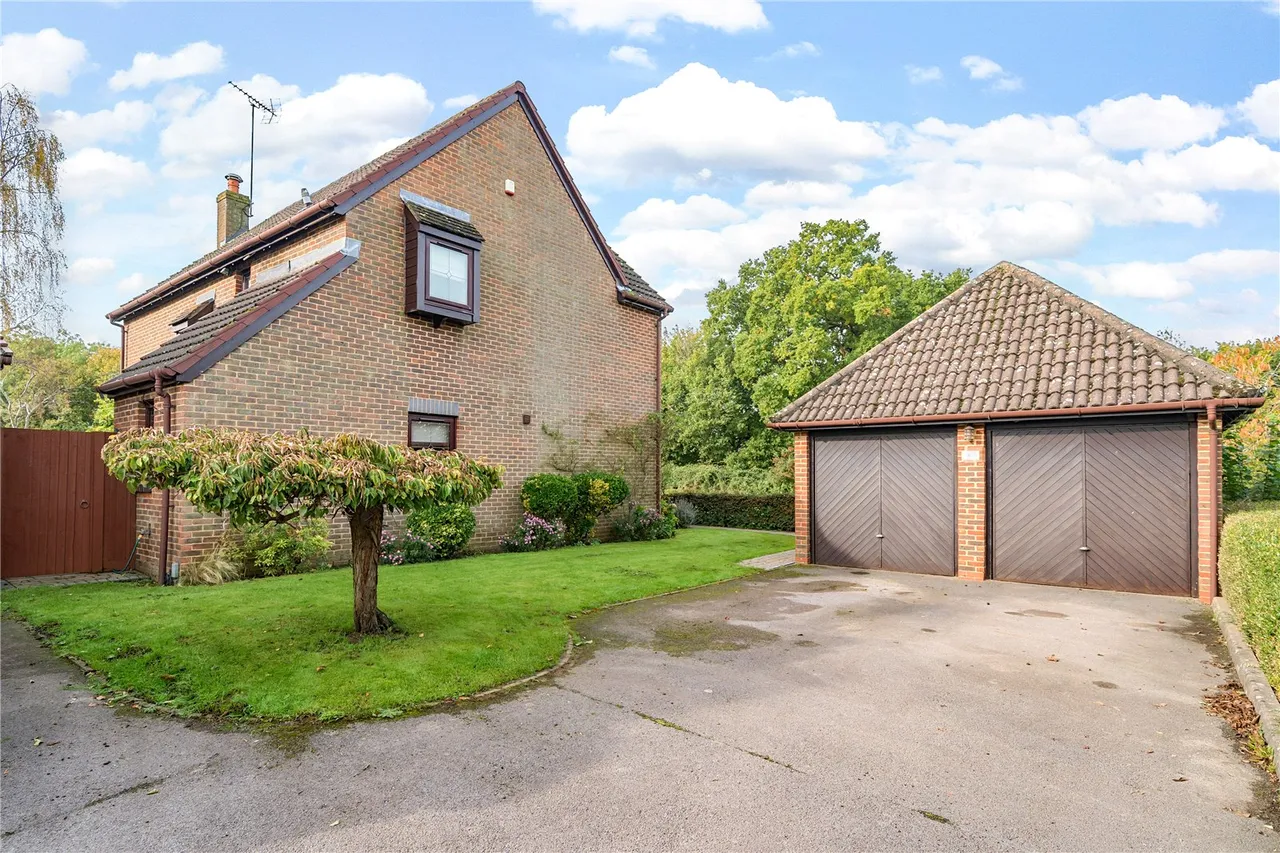 All Saints Close, Wokingham, Berkshire, RG40 1WE, photo 2