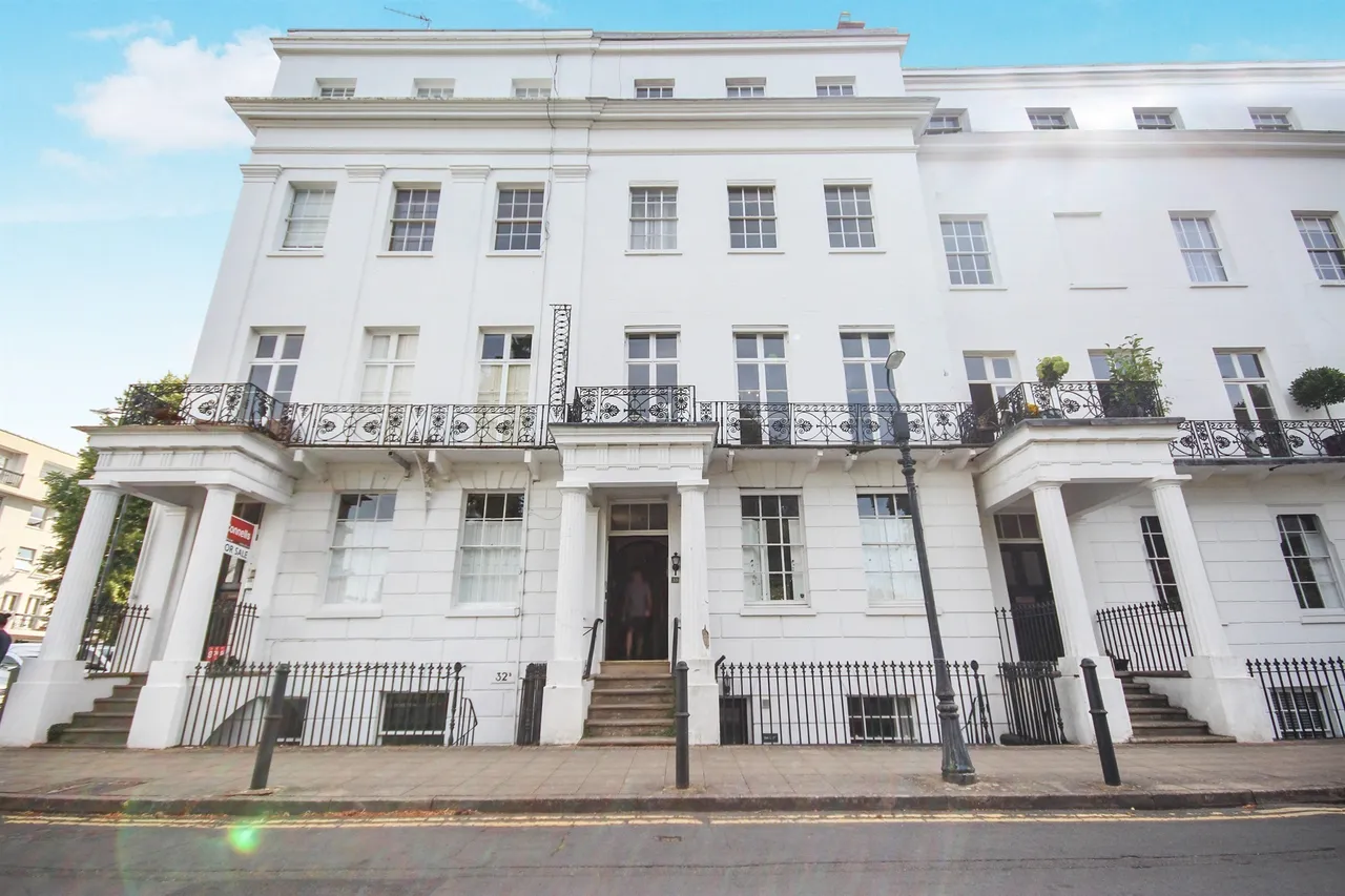 2 bed flat for sale — Clarendon Square, Leamington Spa