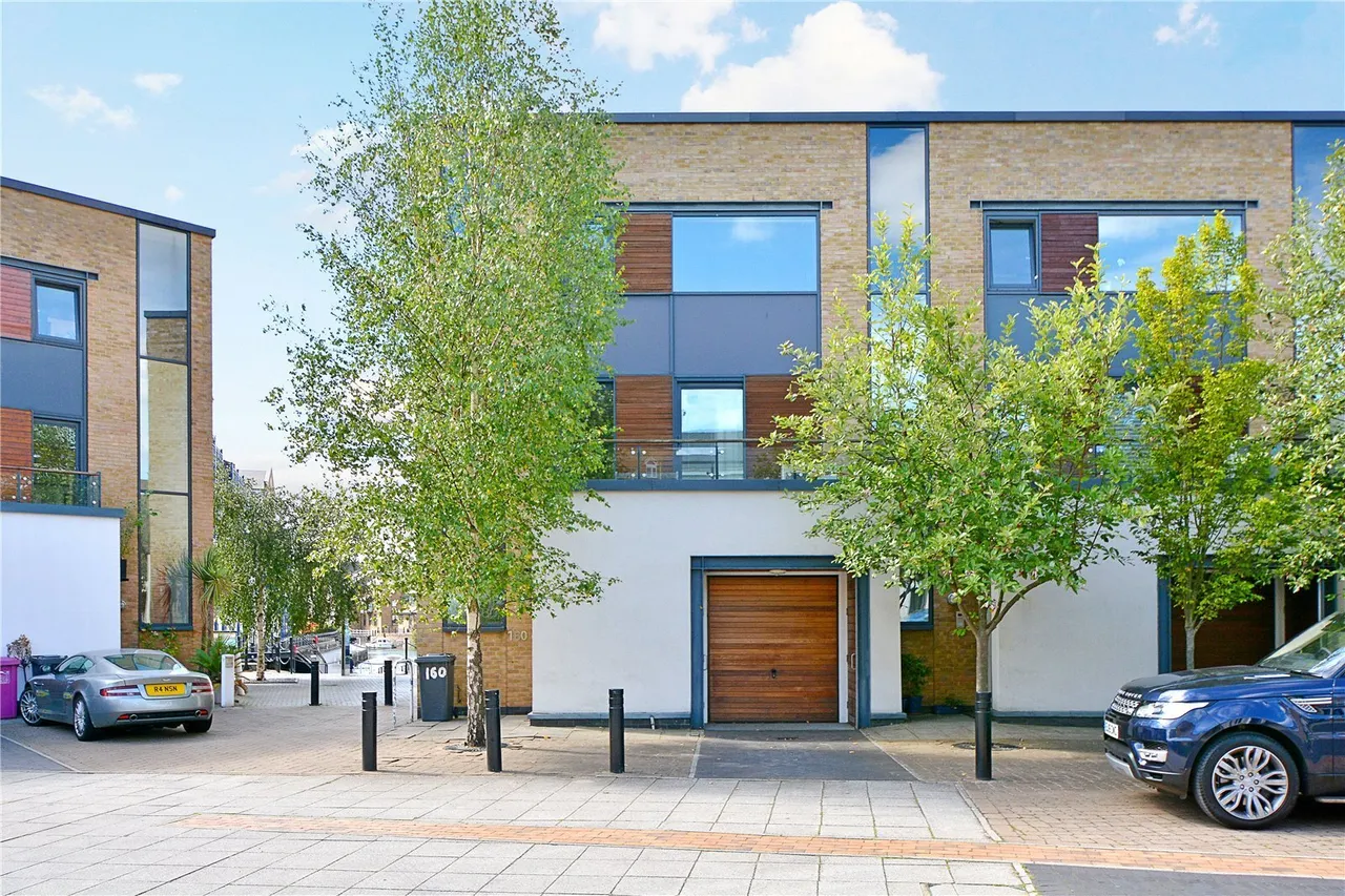 4 bed house to rent, Basin Approach, London, E14