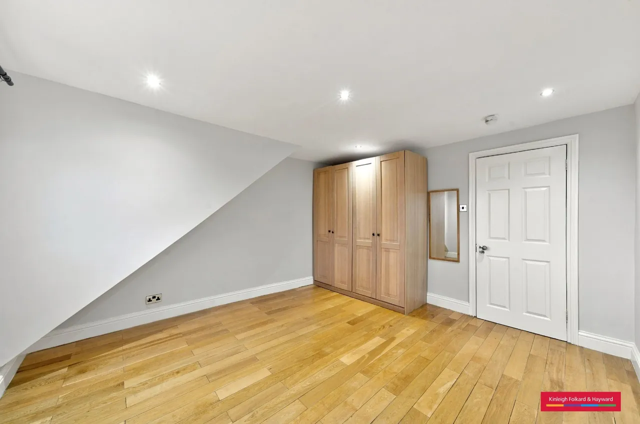 Ambrose Avenue, London, NW11, photo 22
