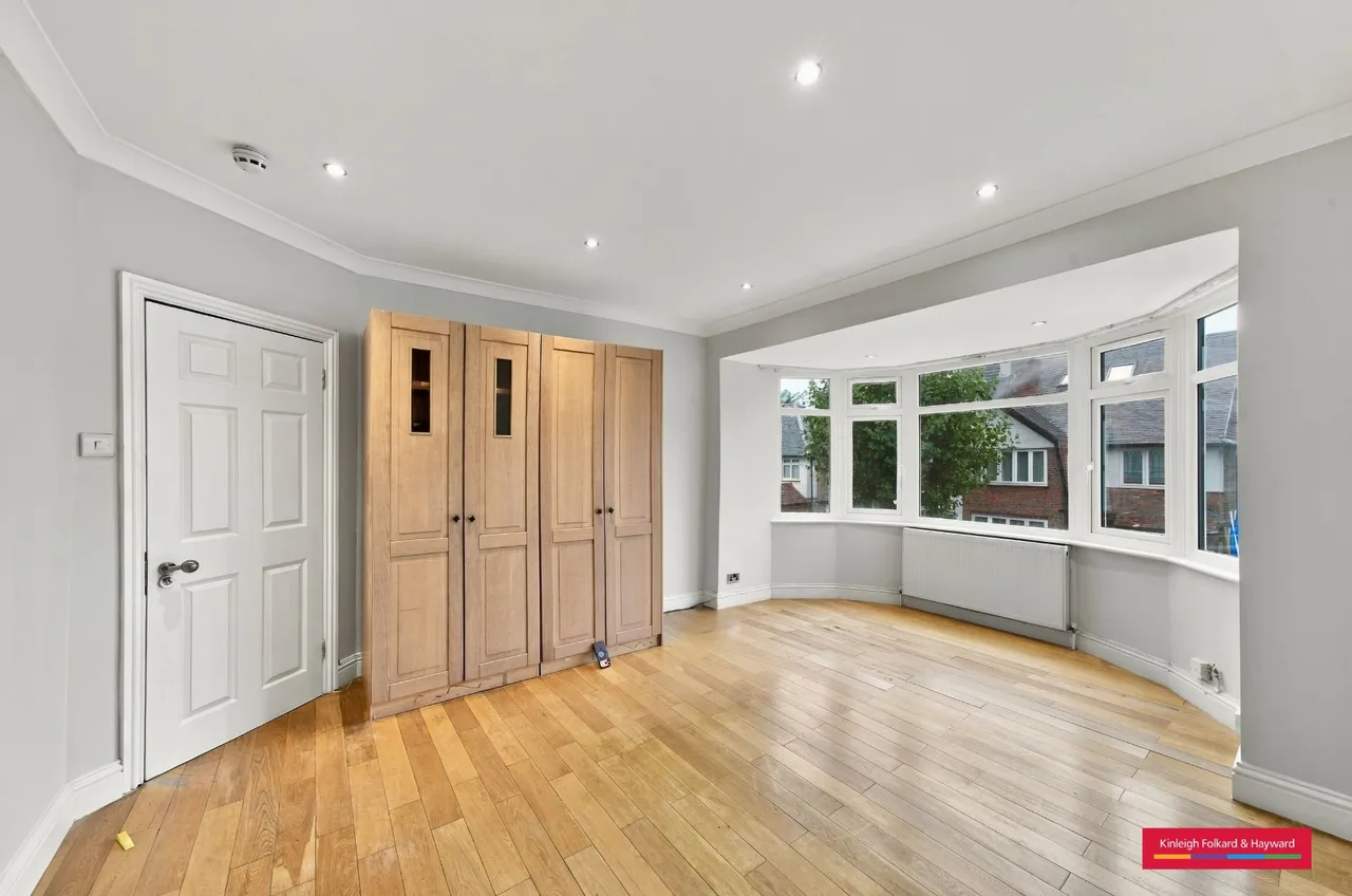 Ambrose Avenue, London, NW11, photo 13