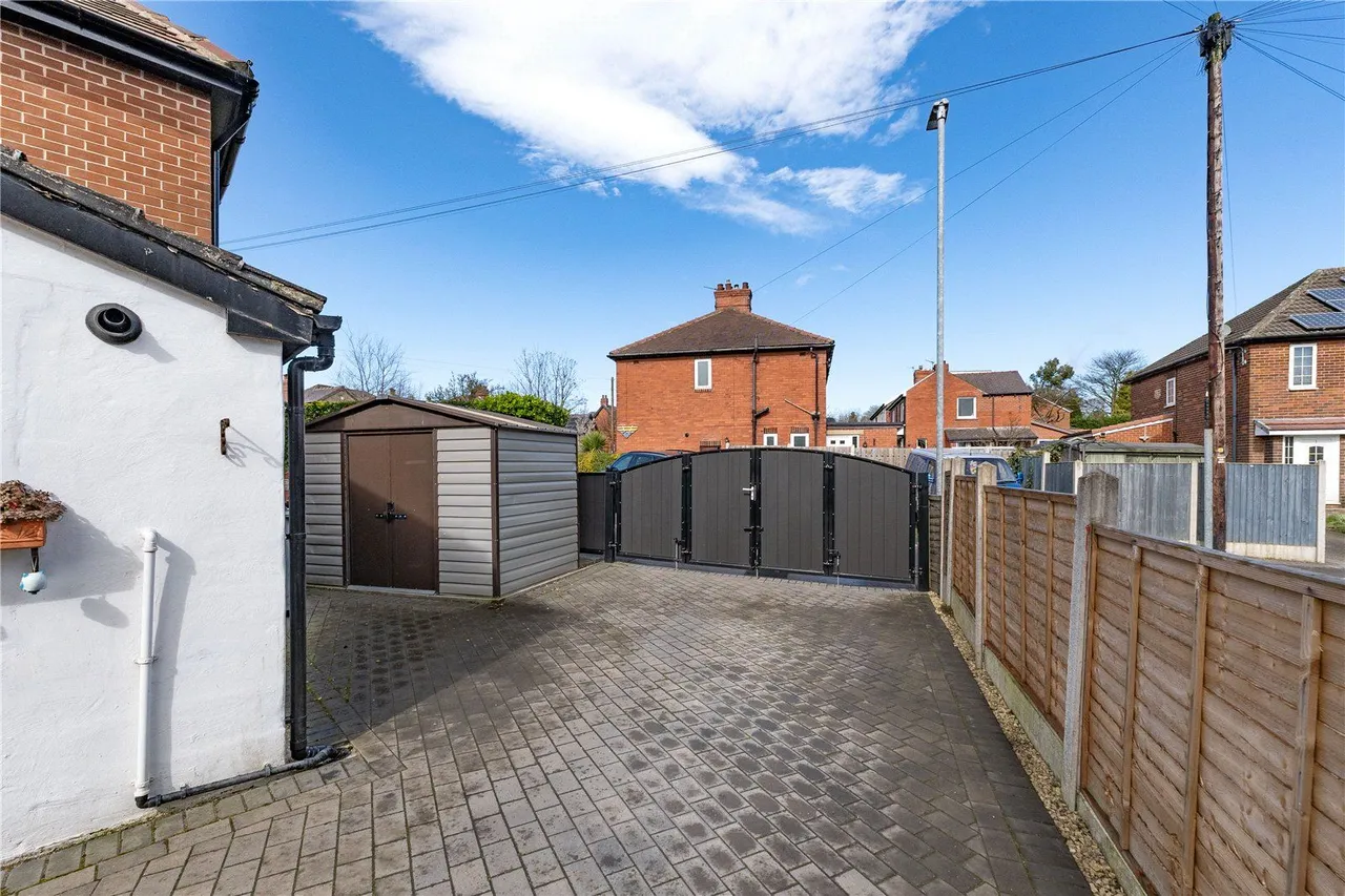 Woodhouse Lane, East Ardsley, WF3, photo 18