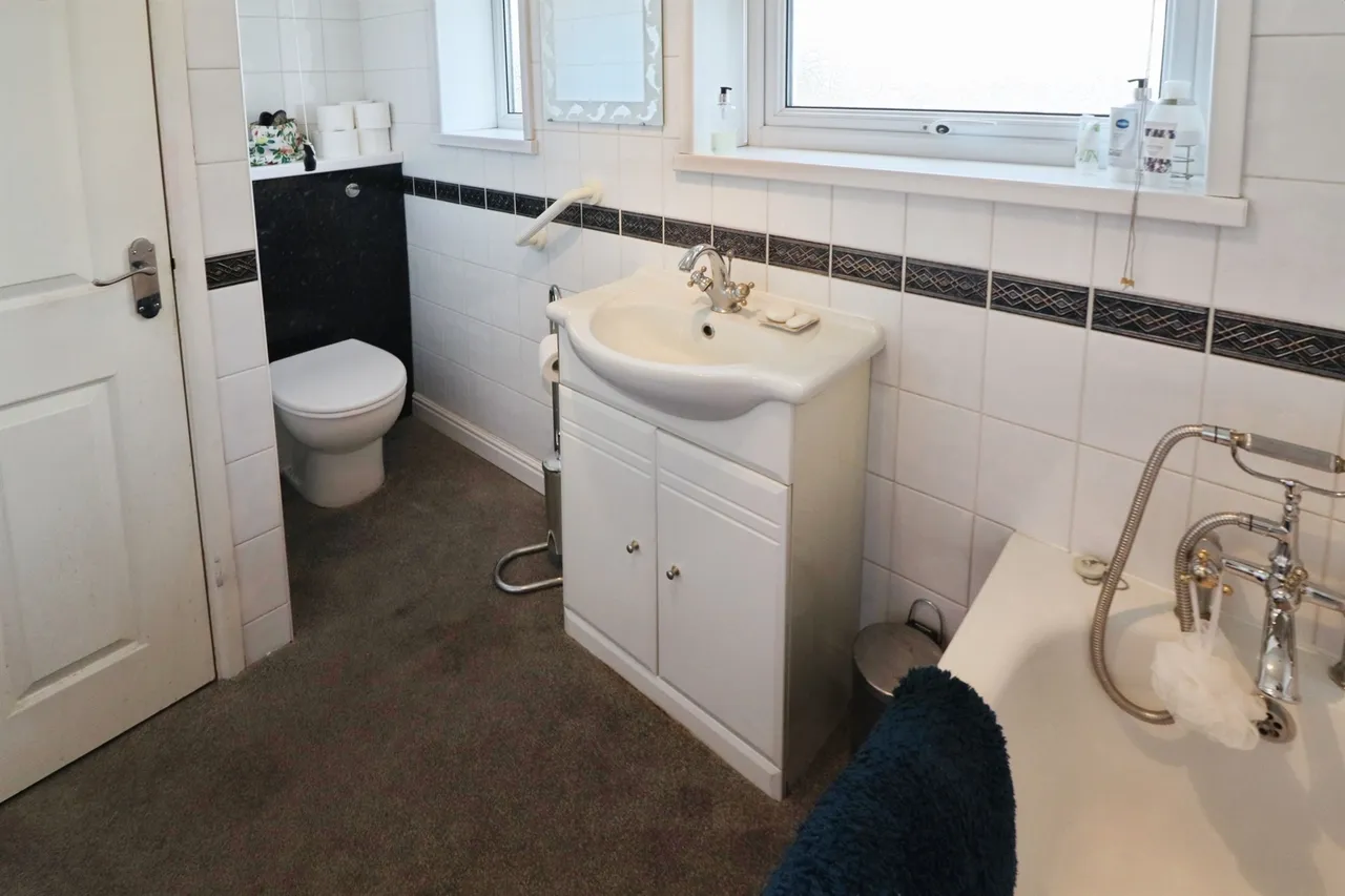 Llanrumney Avenue, Cardiff, CF3, photo 12