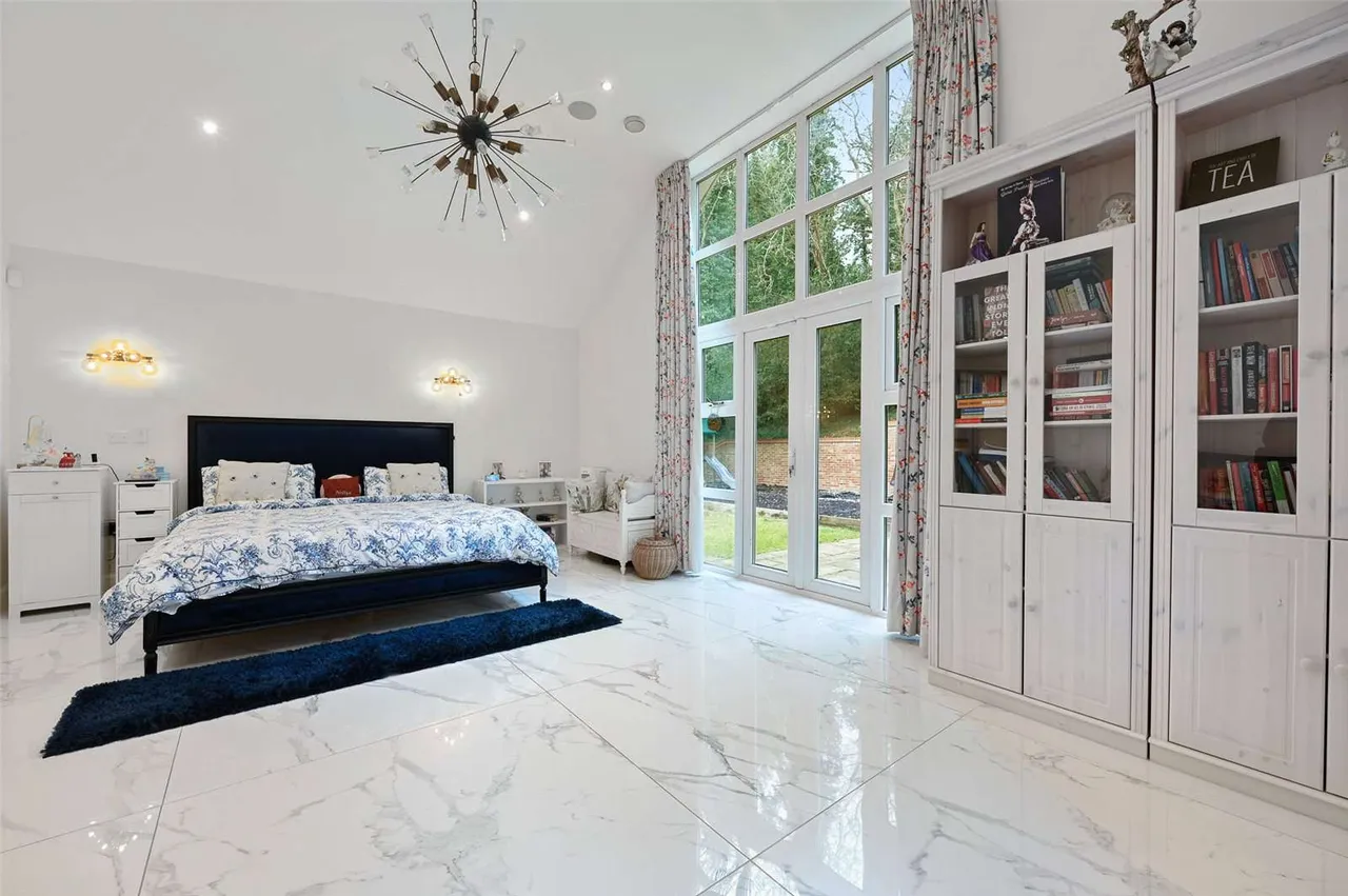 Valley Road, Rickmansworth, Hertfordshire, WD3 4BJ, photo 5