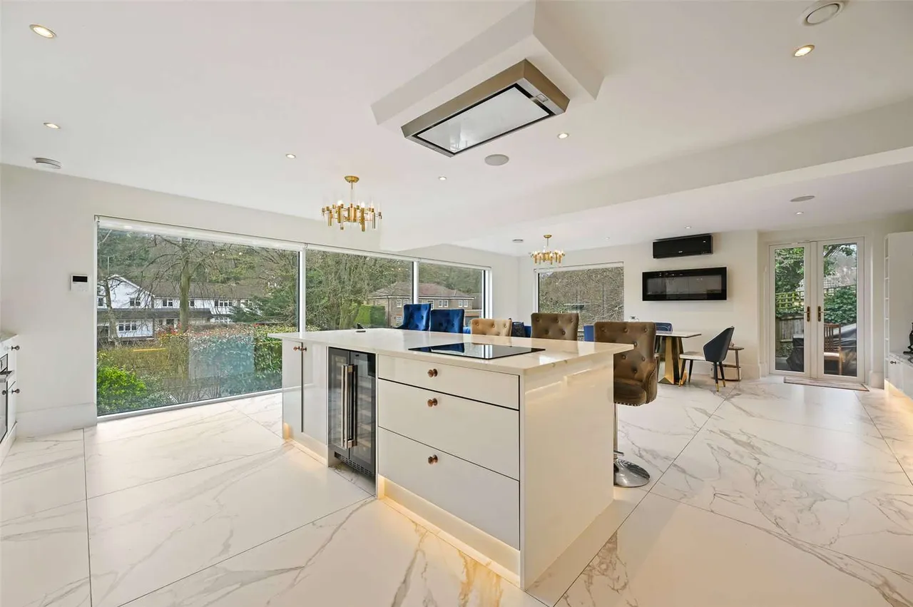 7 bed house to rent — Valley Road, Rickmansworth, Hertfordshire, WD3 4BJ