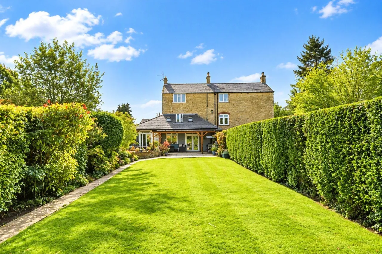 5 bed house for sale, Church Road, Cam, GL11