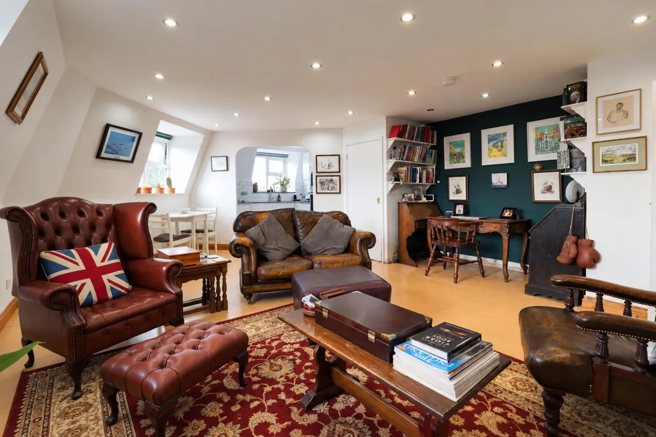 1 bed flat for sale, ME1 Location: Darwin Court, ME1
