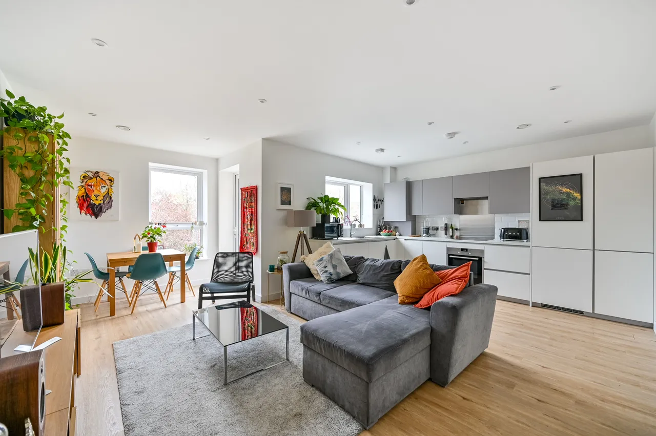 (60% Share) 12 Packham Mews, Pears Road, Hounslow, photo 2