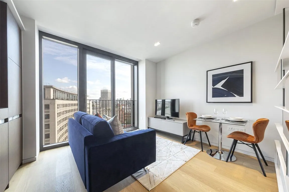 flat to rent — Casson Square, Waterloo