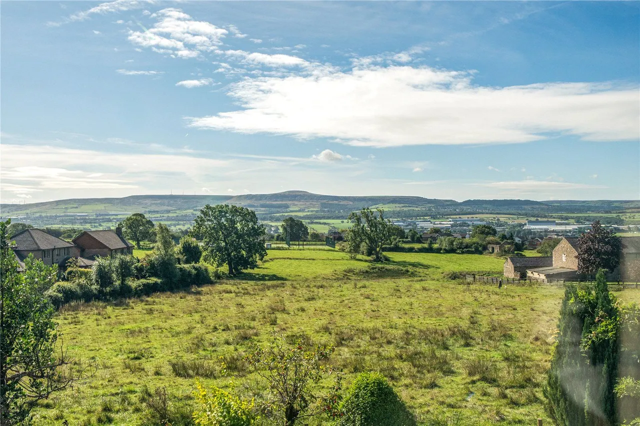 Whins Lane, Simonstone, BB12, photo 3
