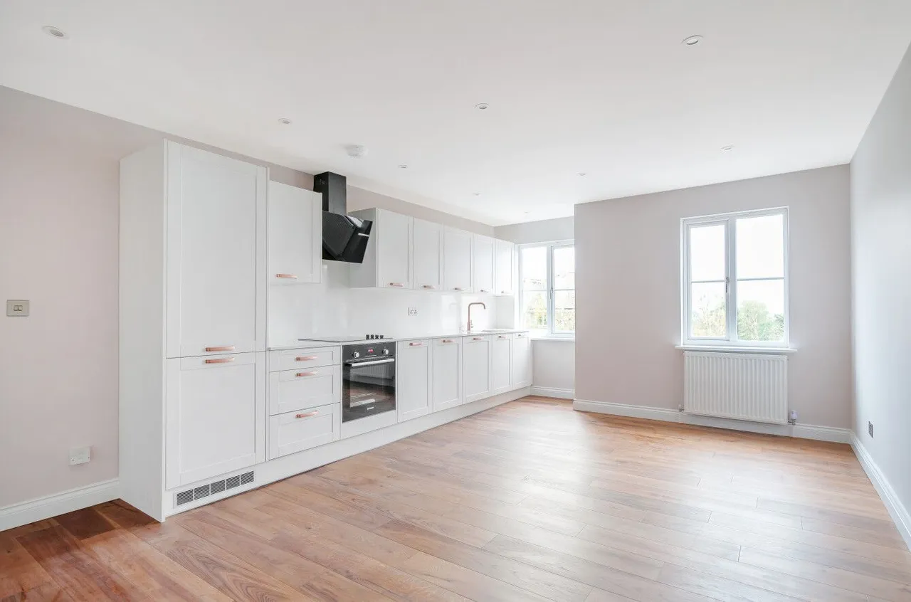 3 bed flat for sale — Nightingale Court, Sheepcote Road, Harrow