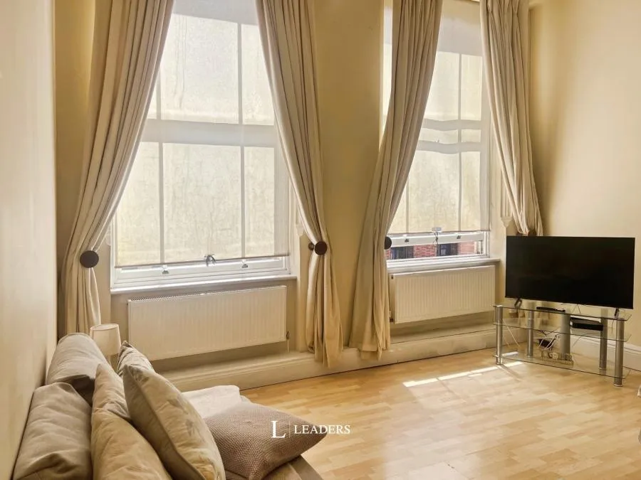 Hollowstone, Nottingham, NG1, photo 6