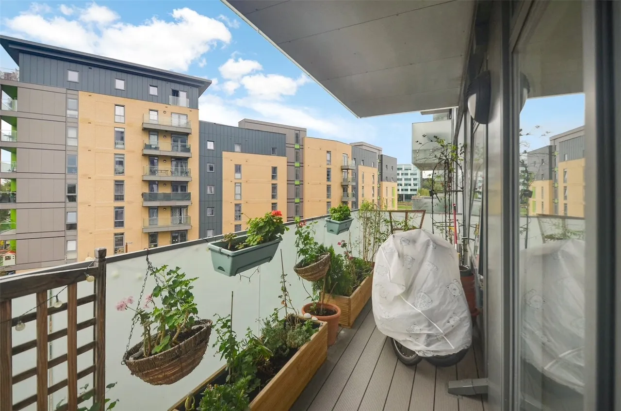 Lakeside Drive, Park Royal, NW10, photo 4